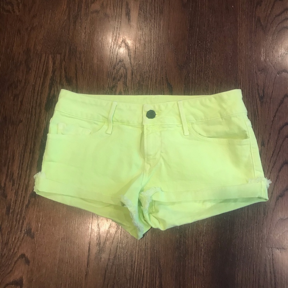 Black Orchid Black Star Cut Off Short